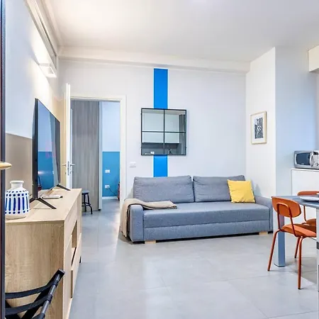 Blue Nest - Stazione Milánó