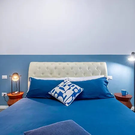 Blue Nest - Stazione Milánó